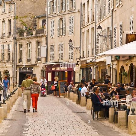 Charmant Cocon Iode Cosy Equipe, Baigne De Lumiere, Situe Au Coeur De La Rochelle A 1Min A Pied Du Marche Central Avec Tv Et Wifi Экстерьер фото