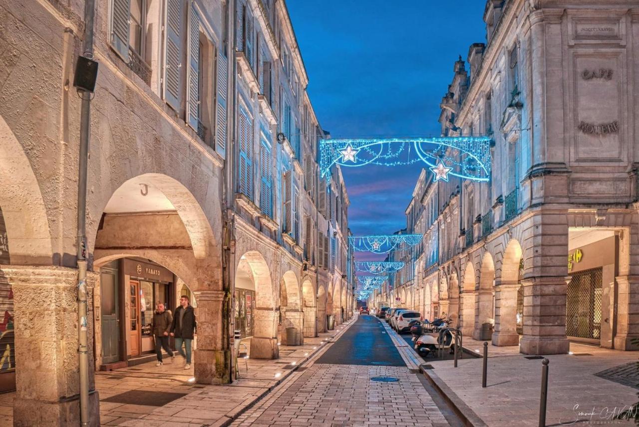 Charmant Cocon Iode Cosy Equipe, Baigne De Lumiere, Situe Au Coeur De La Rochelle A 1Min A Pied Du Marche Central Avec Tv Et Wifi Экстерьер фото