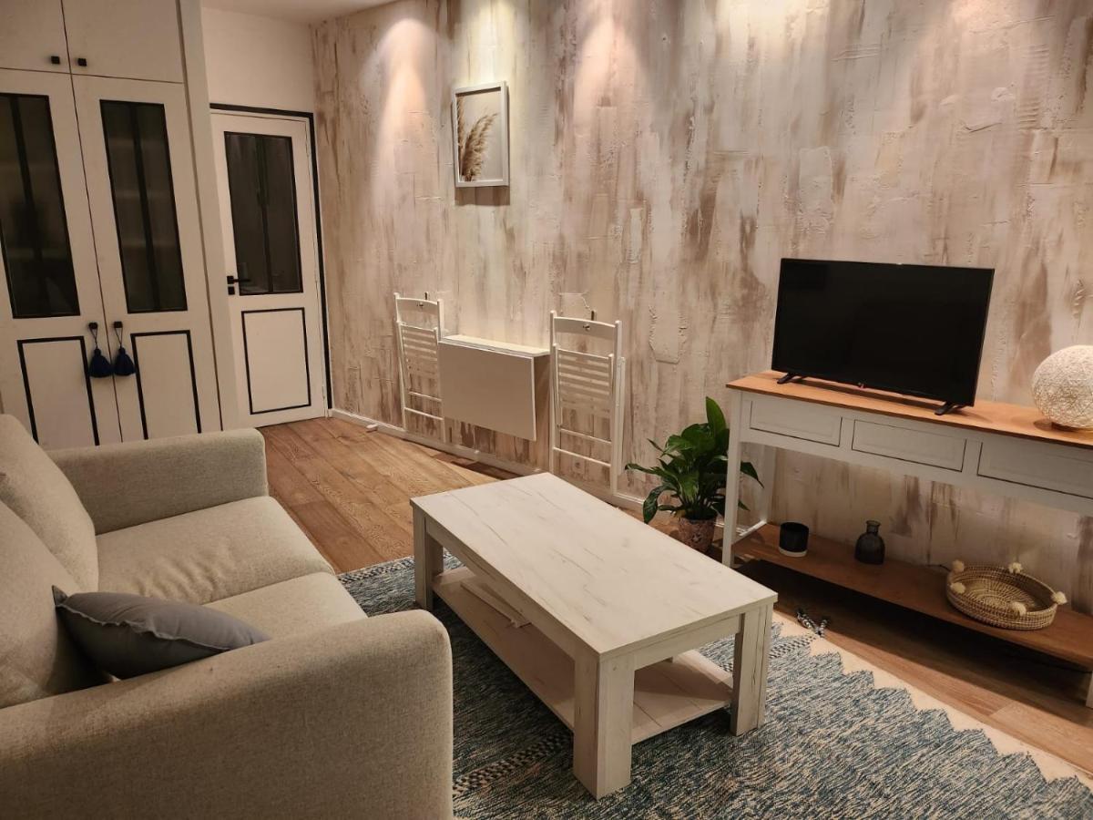 Charmant Cocon Iode Cosy Equipe, Baigne De Lumiere, Situe Au Coeur De La Rochelle A 1Min A Pied Du Marche Central Avec Tv Et Wifi Экстерьер фото